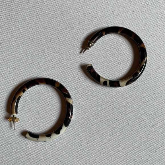 Pony tortoise hide vintage hoop earrings. - Picture 3 of 6